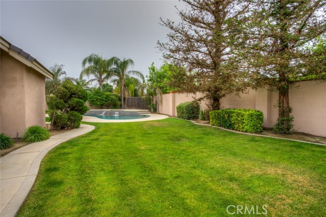 Detail Gallery Image 16 of 65 For 1507 Cromerton, Bakersfield,  CA 93311 - 5 Beds | 2/1 Baths