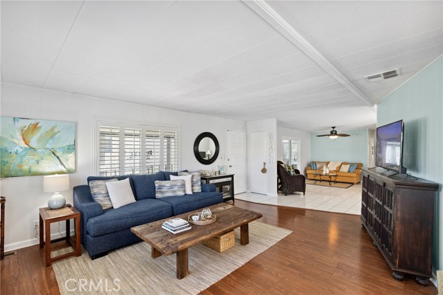 20701 Beach Boulevard, Huntington Beach CA: https://media.crmls.org/medias/432d4cd9-da23-4c5d-9df5-a62626c3f8cc.jpg