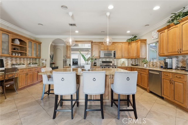 Detail Gallery Image 8 of 39 For 22711 Collins St, Woodland Hills,  CA 91367 - 4 Beds | 3/1 Baths