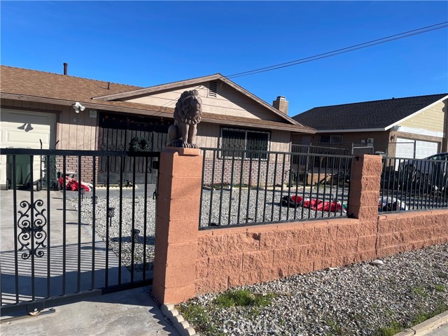 Detail Gallery Image 13 of 20 For 14327 Rodeo Dr, Victorville,  CA 92395 - 5 Beds | 3 Baths