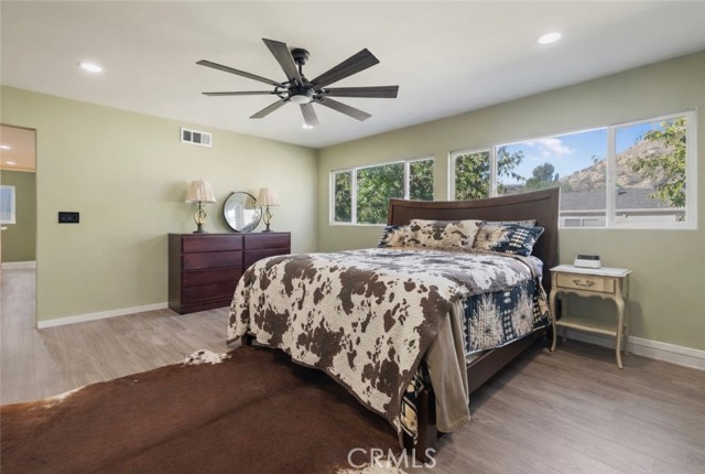 Detail Gallery Image 21 of 46 For 28975 Lotusgarden Dr, Canyon Country,  CA 91387 - 4 Beds | 3 Baths