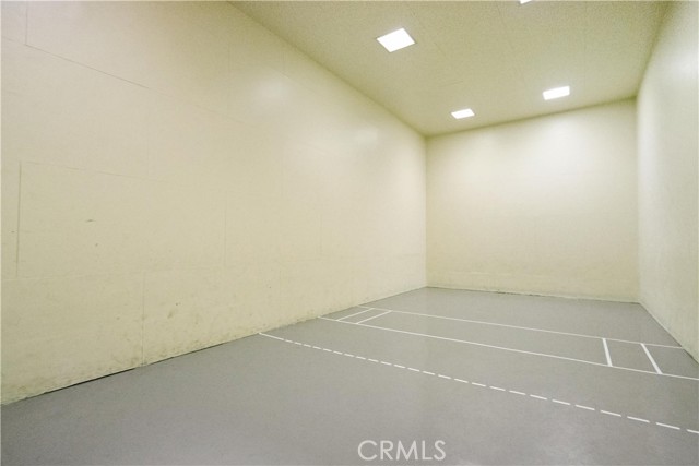 5510 Owensmouth Avenue, Woodland Hills CA: https://media.crmls.org/medias/4330a59c-f0e6-4911-a607-41e637200adc.jpg