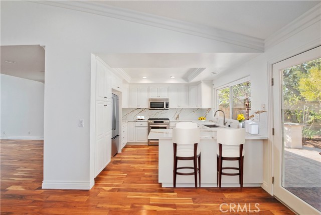 2275 Shadow Spring Place, Westlake Village CA: https://media.crmls.org/medias/4330b4bd-fa71-4738-a4f3-6acd16da2c55.jpg