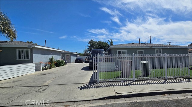348 W Peach Street, Compton CA: https://media.crmls.org/medias/43310da0-f7a2-4562-b401-720d1066cee9.jpg