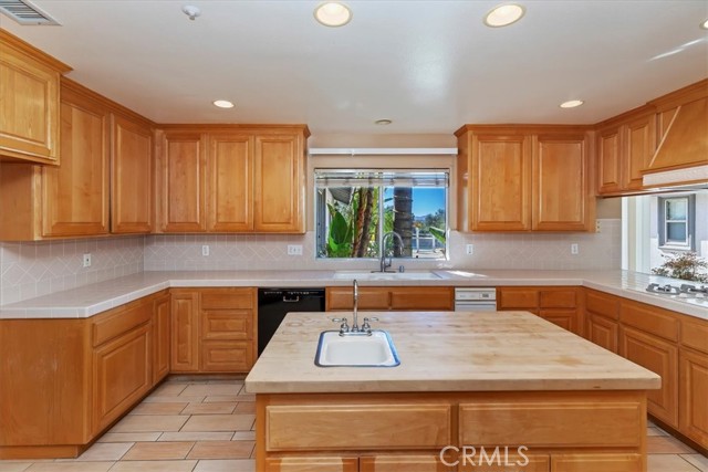 Detail Gallery Image 34 of 70 For 1042 Coronet, Riverside,  CA 92506 - 4 Beds | 4/1 Baths