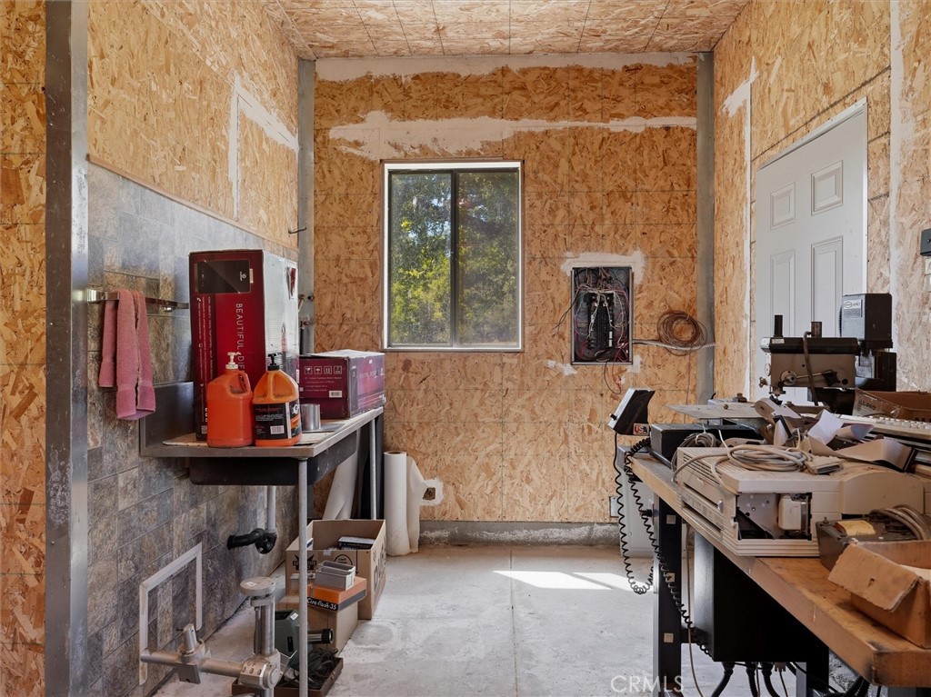 https://media.crmls.org/medias/43327abd-687a-4eca-8874-0651090ac2b2.jpg?preset=X-Large