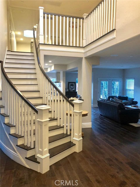 Detail Gallery Image 3 of 25 For 5503 Tampa Ave, Tarzana,  CA 91356 - 5 Beds | 4/1 Baths