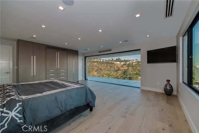 Detail Gallery Image 38 of 75 For 8401 Wyndham Rd, Hollywood Hills,  CA 90046 - 5 Beds | 6 Baths