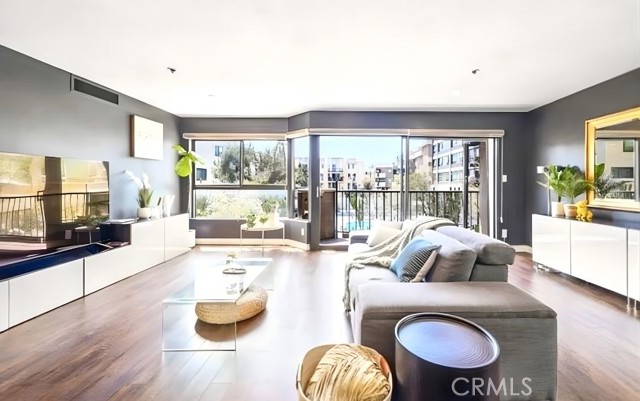 Detail Gallery Image 7 of 14 For 727 S Ardmore Ave #106,  Los Angeles,  CA 90005 - 2 Beds | 2 Baths