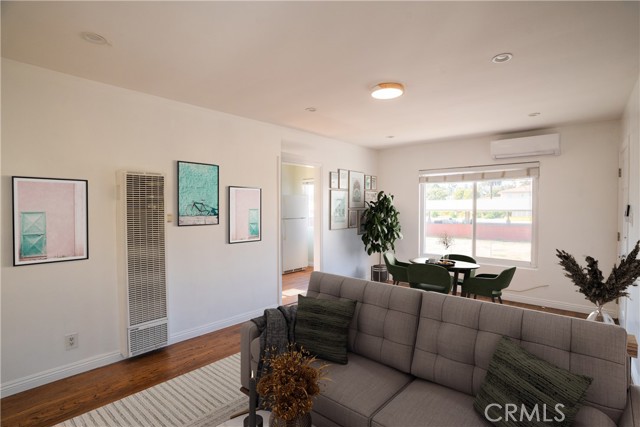 Detail Gallery Image 8 of 16 For 1501 Beloit Ave, Los Angeles,  CA 90025 - 4 Beds | 2 Baths