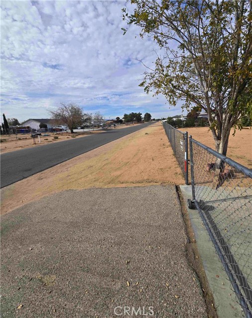 Detail Gallery Image 3 of 21 For 22684 Powhatan, Apple Valley,  CA 92308 - 3 Beds | 2 Baths