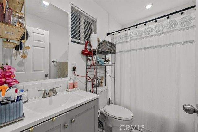 7228 Jamieson Avenue, Reseda CA: https://media.crmls.org/medias/4334a2d5-51a0-4d88-8bd9-ade500c3c654.jpg