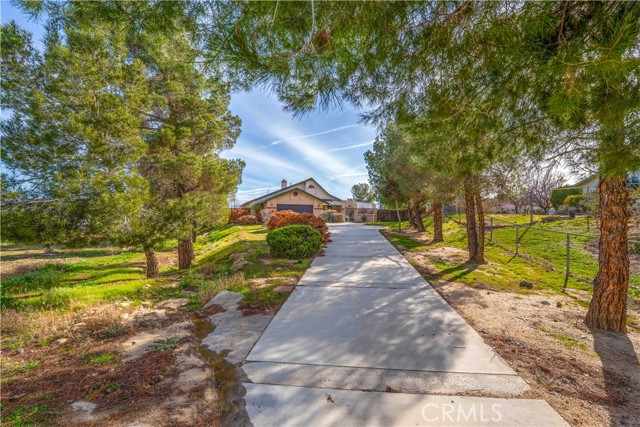 Detail Gallery Image 4 of 42 For 11815 Ivy, Hesperia,  CA 92345 - 3 Beds | 2 Baths