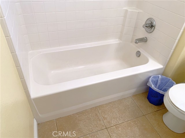 13568 Elk Ridge Court, Eastvale CA: https://media.crmls.org/medias/43351a4b-3a93-4140-b3cf-265f651d5362.jpg