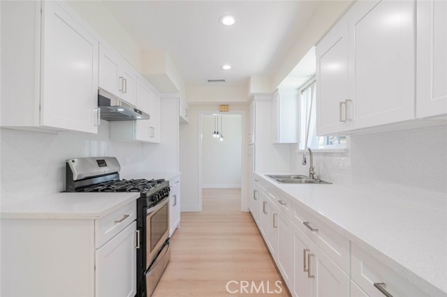 Detail Gallery Image 5 of 21 For 11246 Saticoy St, Sun Valley,  CA 91352 - 3 Beds | 2 Baths