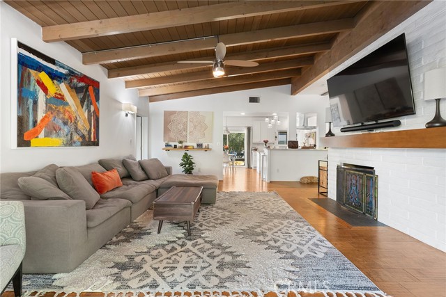 4835 Almidor Avenue, Woodland Hills CA: https://media.crmls.org/medias/433598ae-90a5-4af6-9245-f0976741563a.jpg