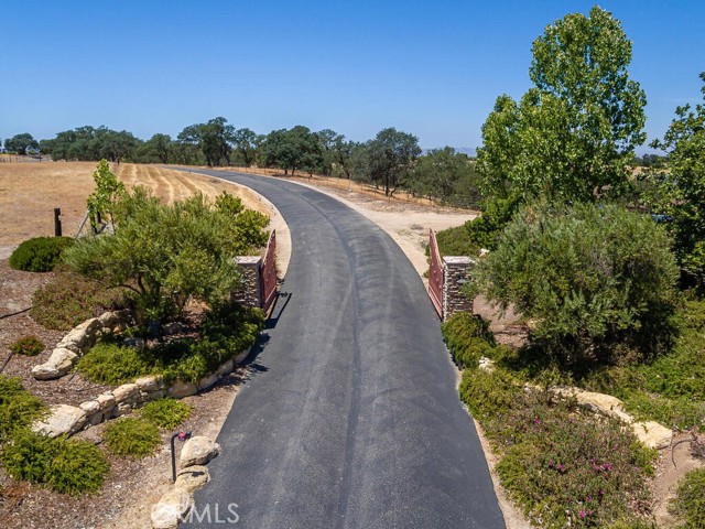 Detail Gallery Image 1 of 1 For 945 Camino Vina, Paso Robles,  CA 93446 - – Beds | – Baths