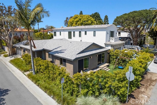 Detail Gallery Image 1 of 22 For 1049 14th St, Manhattan Beach,  CA 90266 - 3 Beds | 2 Baths