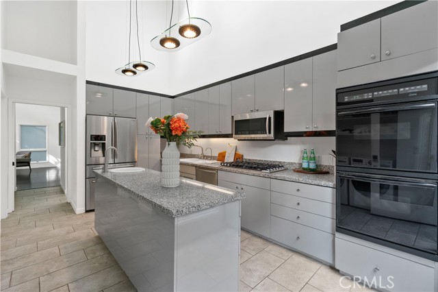 1156 S Carmelina Avenue, Los Angeles CA: https://media.crmls.org/medias/4338e575-649b-4f57-89c7-c335d7659c96.jpg