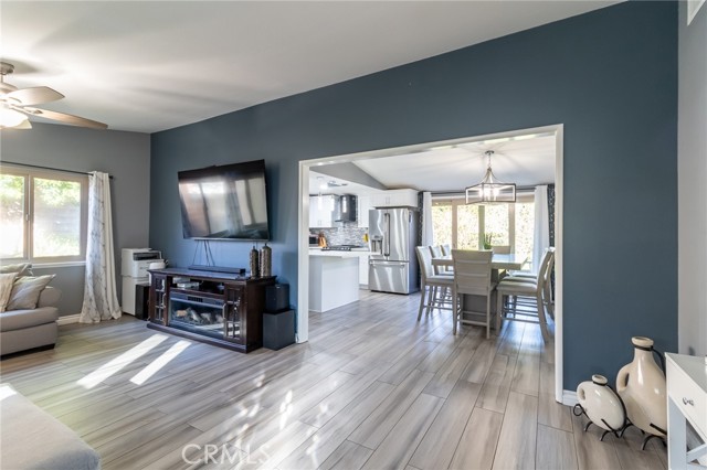 Detail Gallery Image 4 of 22 For 5249 N H, San Bernardino,  CA 92407 - 3 Beds | 2 Baths