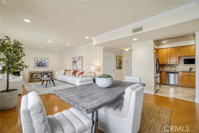 Detail Gallery Image 9 of 38 For 11923 Darlington Ave #302,  Los Angeles,  CA 90049 - 3 Beds | 3 Baths