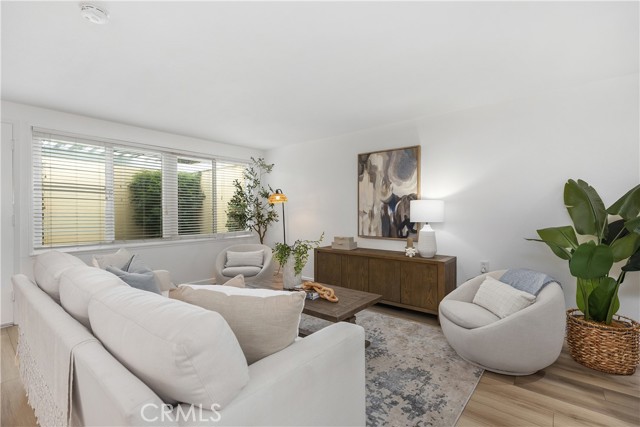 Detail Gallery Image 3 of 14 For 205 Avenida Majorca a,  Laguna Woods,  CA 92637 - 2 Beds | 2 Baths