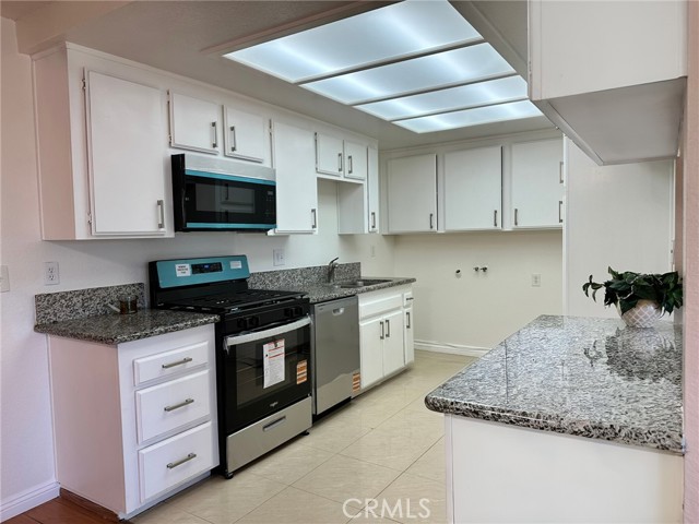 Detail Gallery Image 5 of 20 For 16970 Marygold Ave #30,  Fontana,  CA 92335 - 2 Beds | 2 Baths