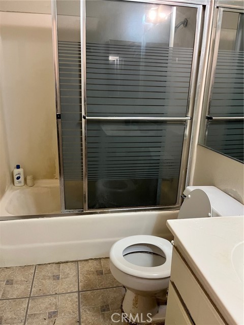 264 E Beverly Boulevard, Montebello CA: https://media.crmls.org/medias/433c5bdb-1085-4e51-b332-ad3d56f83b93.jpg