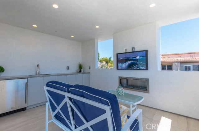 521 Gertruda, Redondo Beach, California 90277, 3 Bedrooms Bedrooms, ,3 BathroomsBathrooms,Residential,Sold,Gertruda,PV17159971