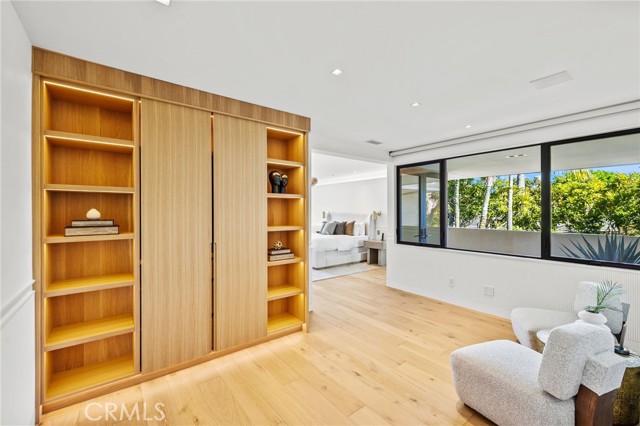 1075 Granville Drive, Newport Beach CA: https://media.crmls.org/medias/433dd25b-69e4-4b7d-83d8-e8d3d16f48f9.jpg