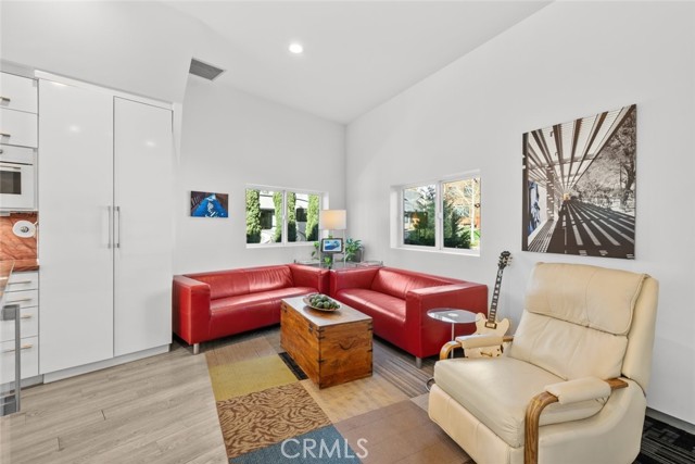 Detail Gallery Image 9 of 66 For 5482 Easter Dr, Wrightwood,  CA 92397 - 4 Beds | 2/1 Baths