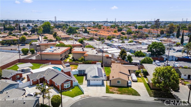 Detail Gallery Image 3 of 27 For 6838 Severn Dr, Paramount,  CA 90723 - 4 Beds | 2 Baths