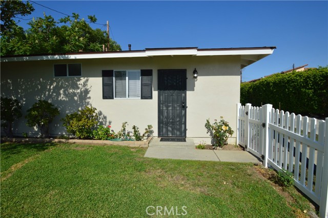 866 Random Lane, Duarte CA: https://media.crmls.org/medias/433e82a9-8ad7-4d6c-87b2-bade6e14c9e1.jpg