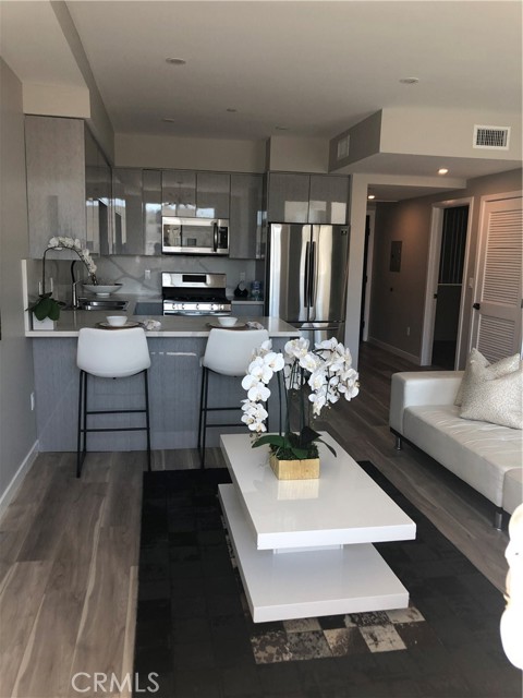 Detail Gallery Image 9 of 18 For 7018 Alabama Ave #202,  Canoga Park,  CA 91303 - 2 Beds | 2 Baths