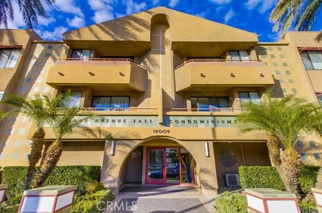 19009 Sherman Way, Reseda CA: https://media.crmls.org/medias/43404620-ad40-4fa4-ab6b-d5d99cbe9058.jpg