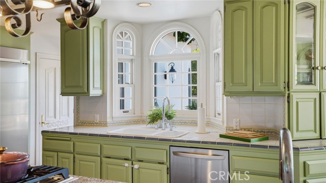 Detail Gallery Image 27 of 74 For 4548 Ellenboro, Woodland Hills,  CA 91364 - 4 Beds | 4/1 Baths