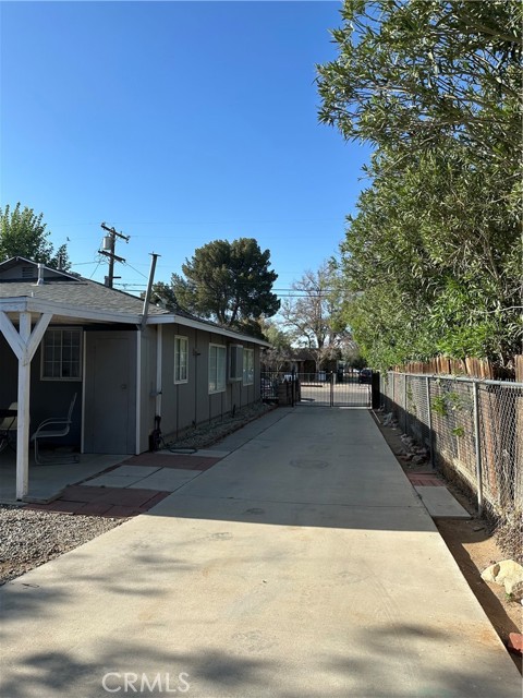 Detail Gallery Image 2 of 7 For 4846 W Avenue L10, Quartz Hill,  CA 93536 - 3 Beds | 2 Baths