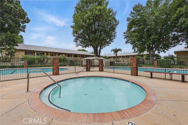 Detail Gallery Image 39 of 47 For 8121 Canby Ave #4,  Reseda,  CA 91335 - 3 Beds | 3 Baths