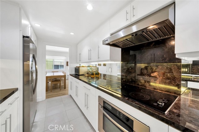 Detail Gallery Image 14 of 37 For 7259 Hillside Ave #102,  Los Angeles,  CA 90046 - 2 Beds | 2 Baths