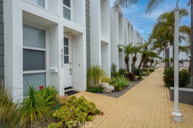 4073 Aladdin Drive, Huntington Beach CA: https://media.crmls.org/medias/434419b5-3090-4983-9d05-7a1776bbd9b5.jpg