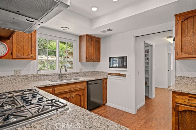 Detail Gallery Image 10 of 57 For 39804 Pine Bench, Yucaipa,  CA 92399 - 4 Beds | 3 Baths