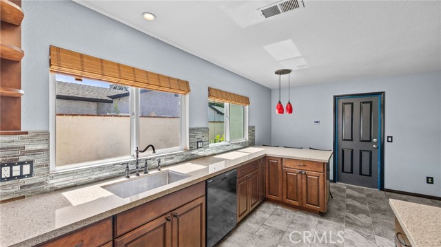Detail Gallery Image 5 of 36 For 4665 La Paz Ln, Riverside,  CA 92501 - 4 Beds | 2 Baths