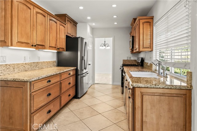 Detail Gallery Image 4 of 55 For 17432 Winemast St, Fountain Valley,  CA 92708 - 4 Beds | 3 Baths