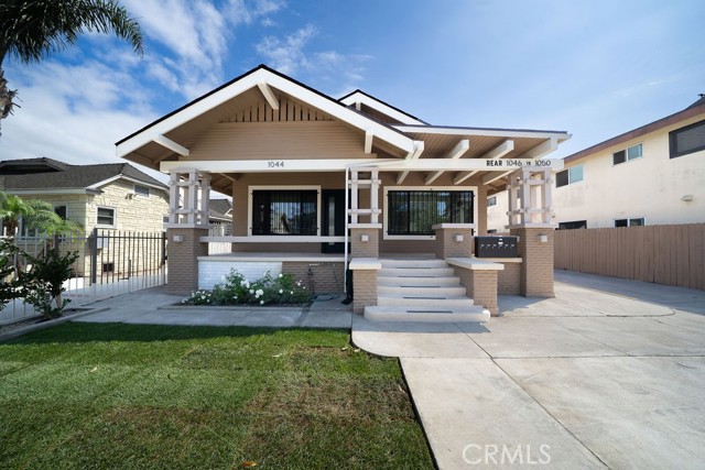 1044 Cedar Avenue, Long Beach, California 90813, ,Multi-Family,For Sale,Cedar,RS25231343