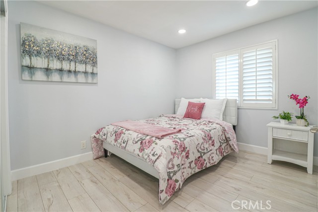 Detail Gallery Image 18 of 29 For 17891 Caledonia, Huntington Beach,  CA 92647 - 5 Beds | 3/2 Baths