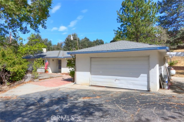 42912 Country Club E Drive, Oakhurst CA: https://media.crmls.org/medias/4345a0ad-13d7-4359-a540-d34835fadedf.jpg