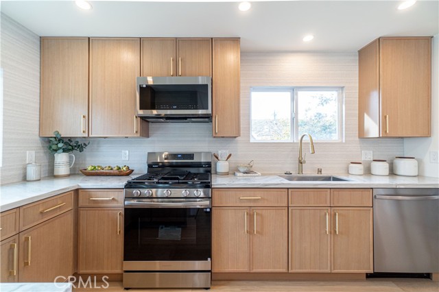 Detail Gallery Image 21 of 51 For 2305 Hill Ln, Redondo Beach,  CA 90278 - 4 Beds | 2/1 Baths