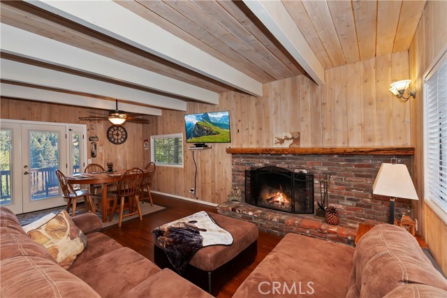 28621 Shenandoah Drive, Lake Arrowhead CA: https://media.crmls.org/medias/434647d5-2a38-4834-b5c4-8b99e589f67b.jpg