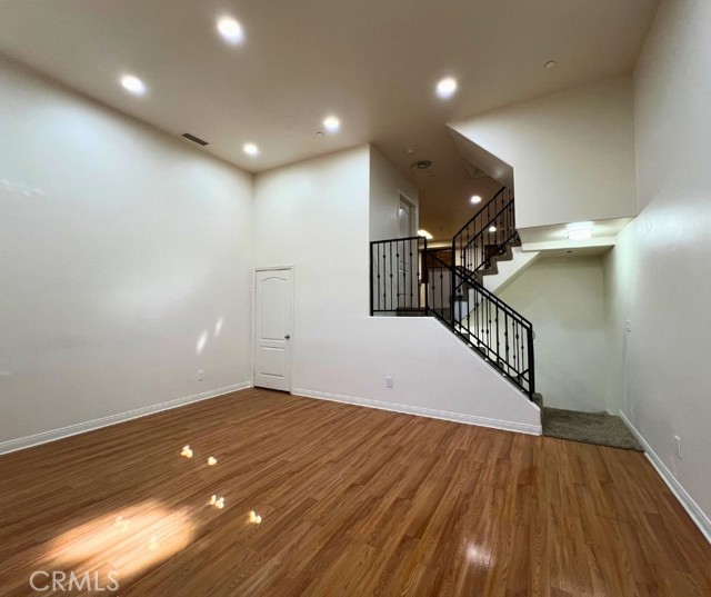 Detail Gallery Image 4 of 20 For 12368 Osborne #4,  Pacoima,  CA 91331 - 3 Beds | 3 Baths