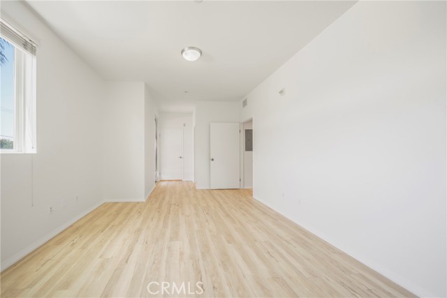 13941 Sherman Way, Van Nuys CA: https://media.crmls.org/medias/4346c487-aa7b-4df4-a73d-cddb766372b1.jpg